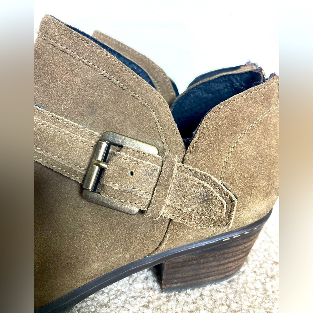 Steve Madden dusty green suede ankle boots with brass buckle strap. size 11.
